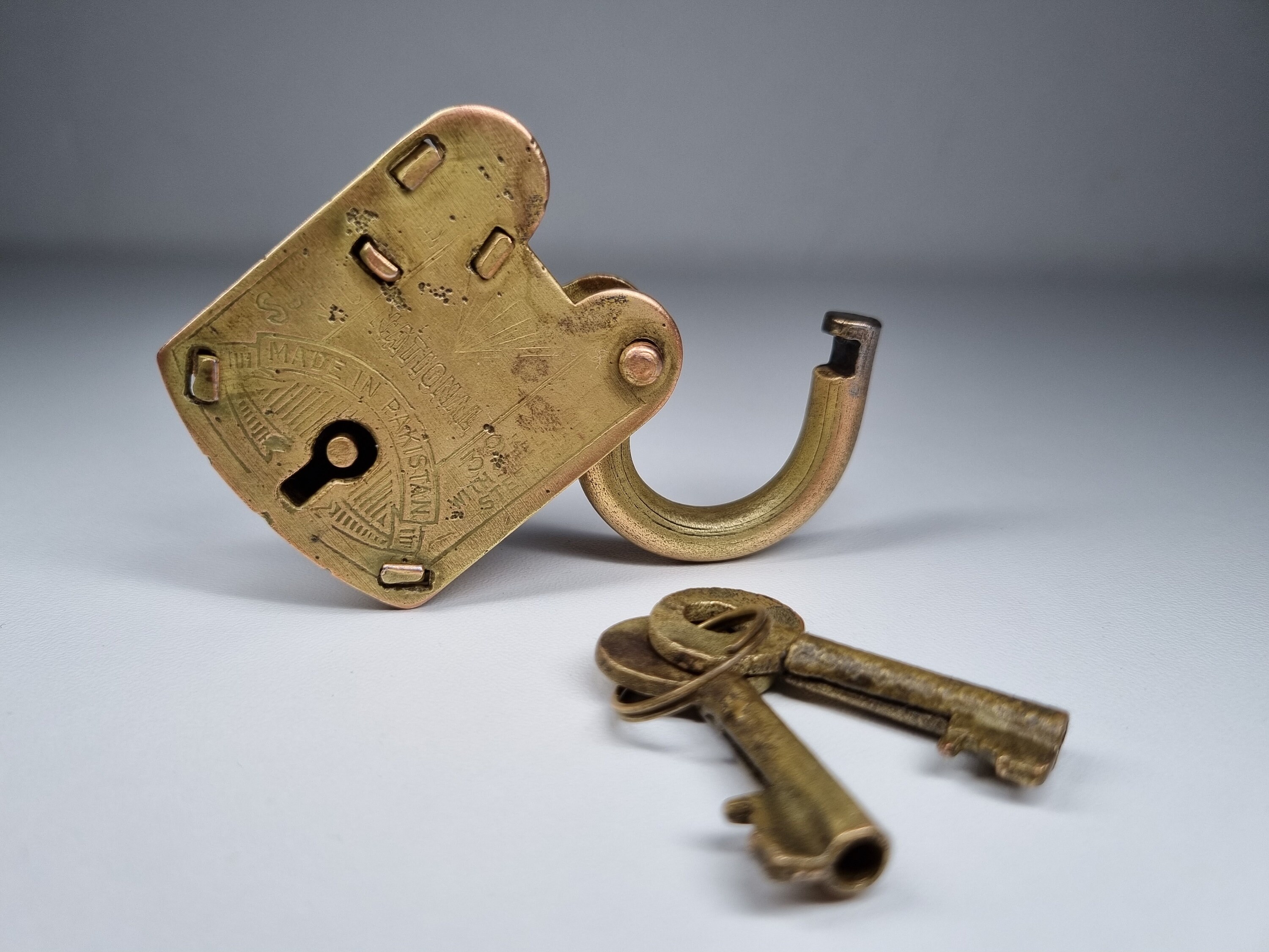 Indian Doll Shaped Padlock Antique Style Brass 2 Keys Safety Lock Padlock BM154 