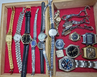 Vintage horloge lot 17 horloges, heren- en dameshorloges voor onderdelen of reparatie, Sovjet-polshorloges, diverse horlogemerken voor reparatie.