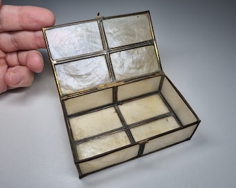 Shell trinket box, vintage shell box Capiz shell jewelry box, rare box with hinged lid, Natural materials box, pretty box for gift
