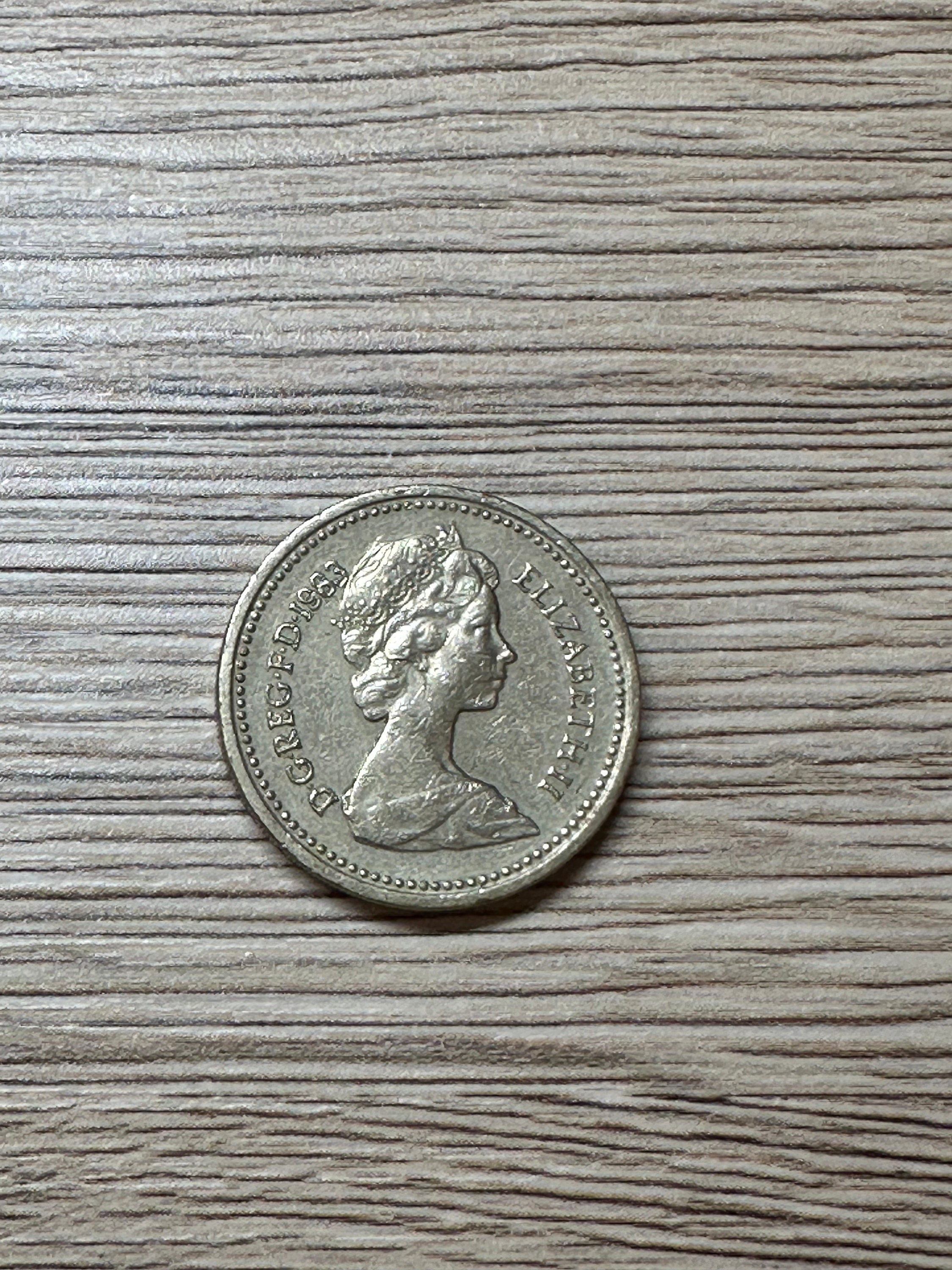 One pound 1983 - Etsy 日本