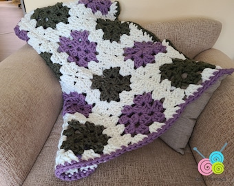 Chunky granny square throw blanket
