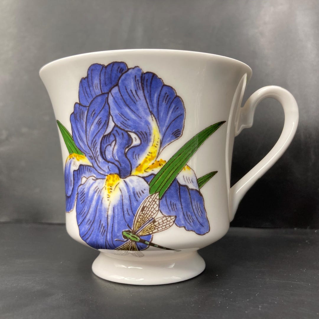 工芸品 ENGLISH FINE BONE CHINA Vintage Queen's Blue Iris English Fine Bone China Tea Cup Made in