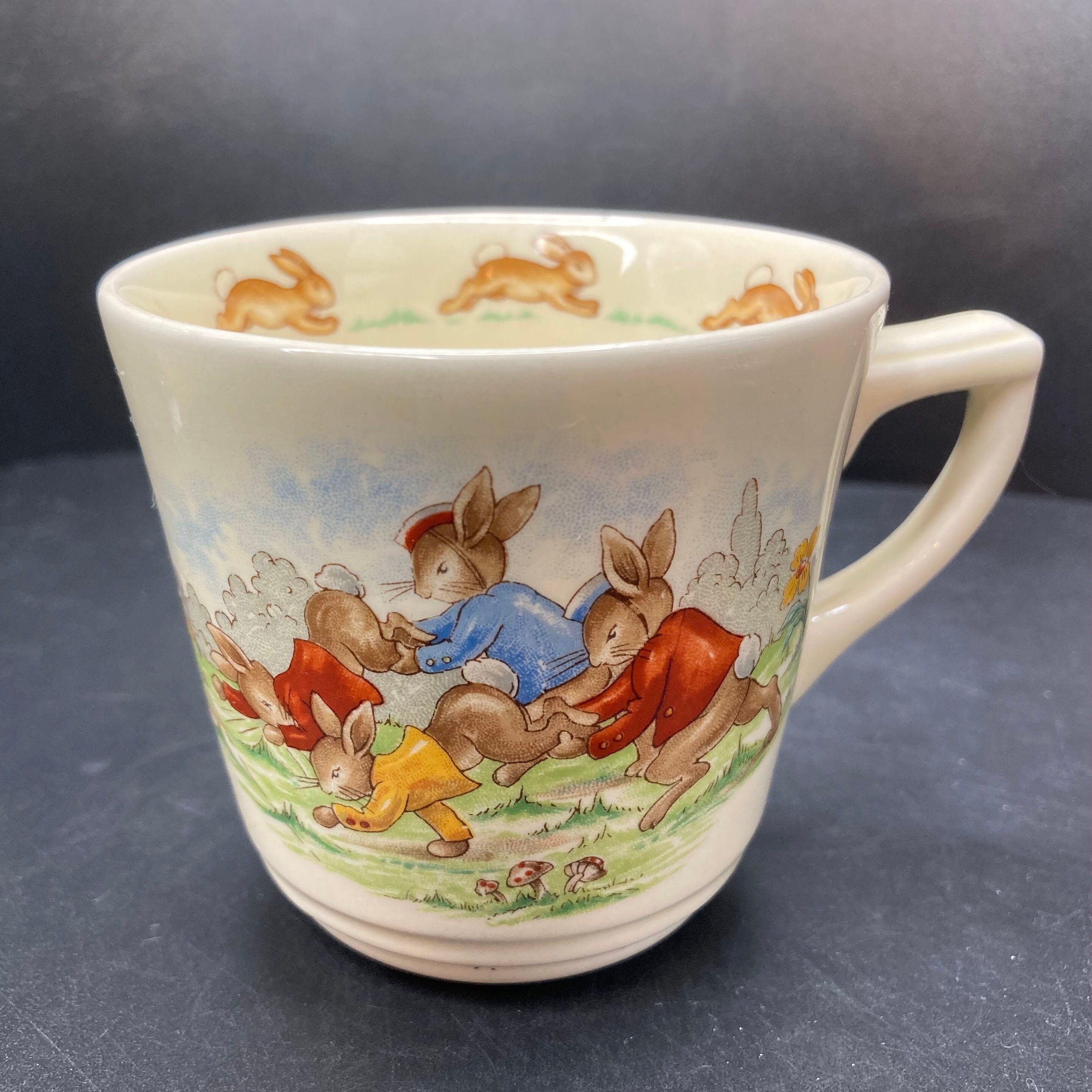 Sale! 美品 vintage ロイヤルドルトン Bunnykins Vintage Royal Doulton Bunnykins Cricket Scene Bone China Teacup