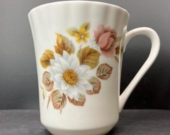 Vintage Biltons Housewares Ltd White Chrysanthemum & Pink Rose Floral Fine Bone China Mug Queensway Made in England