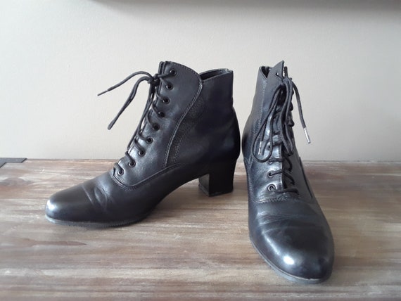 Vtg 90s Granny Boots / Black Leather / Victorian S