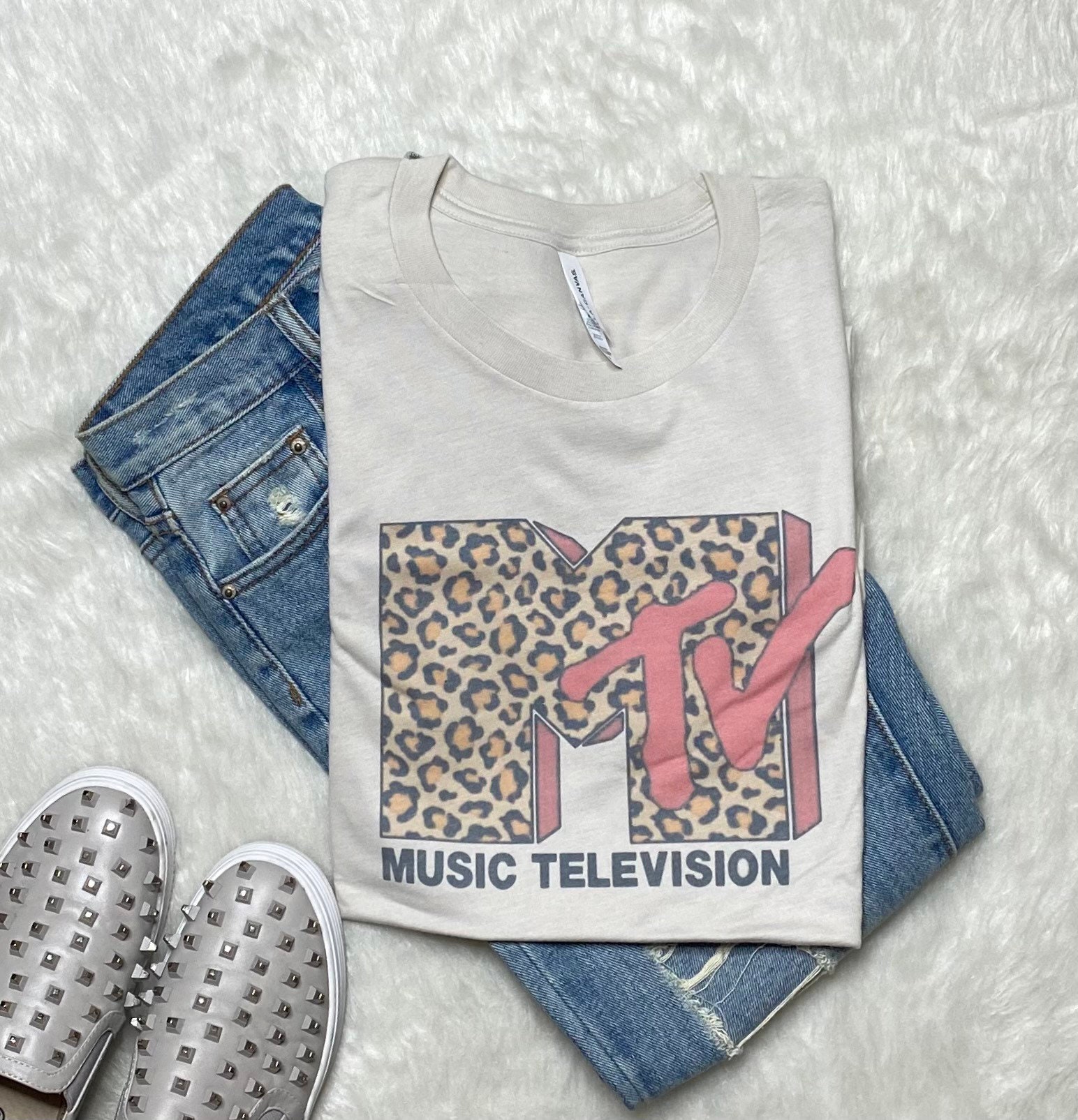 Mtvs leopard / Graphic Tees / Graphic Tshirt / Statement Tshirt / Statement Tee / T-shirt / Top / women unisex tee / band tee
