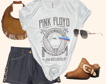 Dark Side of the Moon Graphic Tee Retro Rocker T-Shirt Vintage Band Tee Women’s Music Shirt Festival Outfit Trendy Graphic Top