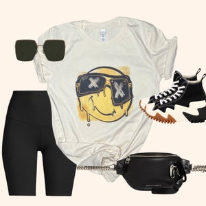 Hot Smile Graphic T-Shirt ( Vintage Feel )