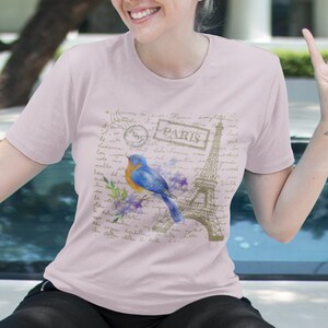 Torre Eiffel com pássaro em um cartão postal de Paris, camiseta de Paris, horizonte, estilo parisiense, rua de Paris, roupas de viagem, camiseta gráfica, camisa da moda.