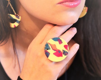 Grosse Bague ronde et colorée JAUNE Citron en argile polymère OVERSIZE Bijoux voyants MULTICOLORE Bijou Femme Moderne Couleur tendance 2021