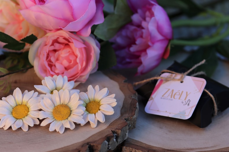 Pin's Marguerite en argile polymère Broche Fleur Daisy Flower Accessoires Tendance 2021 idée cadeau accessoires mariage image 2