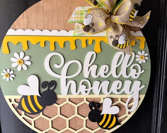 Colgante de puerta "Hola Abeja" / Corona de abejas / Decoración de verano para la puerta / Letrero de puerta estilo granja / Decoración de panal / Colgante de puerta de madera