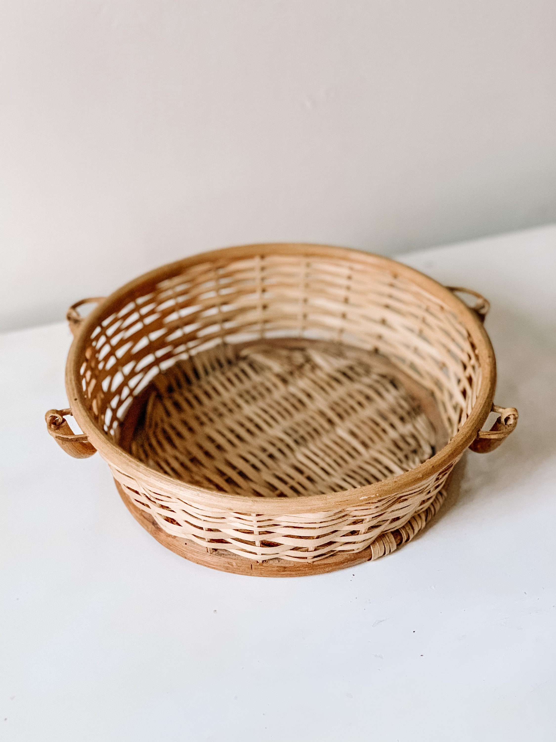Vintage Wicker Basket With Handles Round Flat Basket Tray Rattan Style