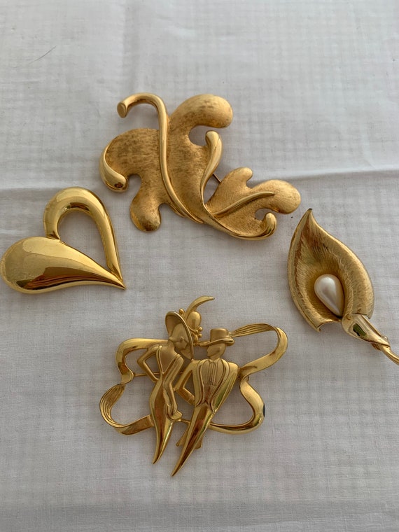 Beautiful pins and brooches online