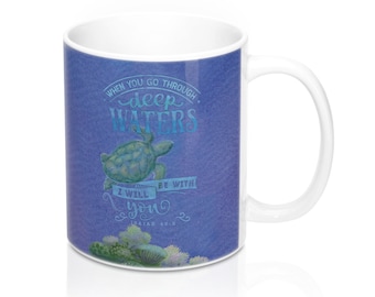 Isaiah 43:2 Deep Waters Sea Turtle Mug 11oz Ocean Coral Acquerello Arte Bibbia Scrittura "Quando si passa attraverso acque profonde, sarò con voi"
