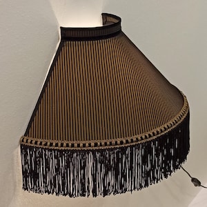 Applique da parete con spina a mezza ombra, lampada da parete Boho, di Abajur.
