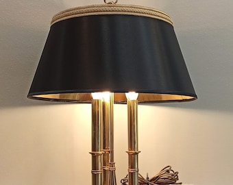 Lampada da tavolo in bronzo antico: lampada francese a 3 luci con paralume nero