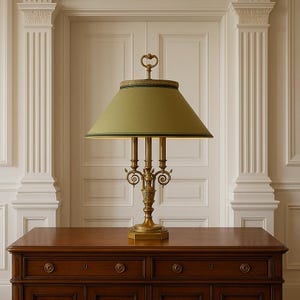 Lámpara Bouillotte francesa del siglo XIX de 3 luces con pantalla verde oliva, una selección única, un clásico de bronce de la vieja escuela, ¡raro de encontrar!