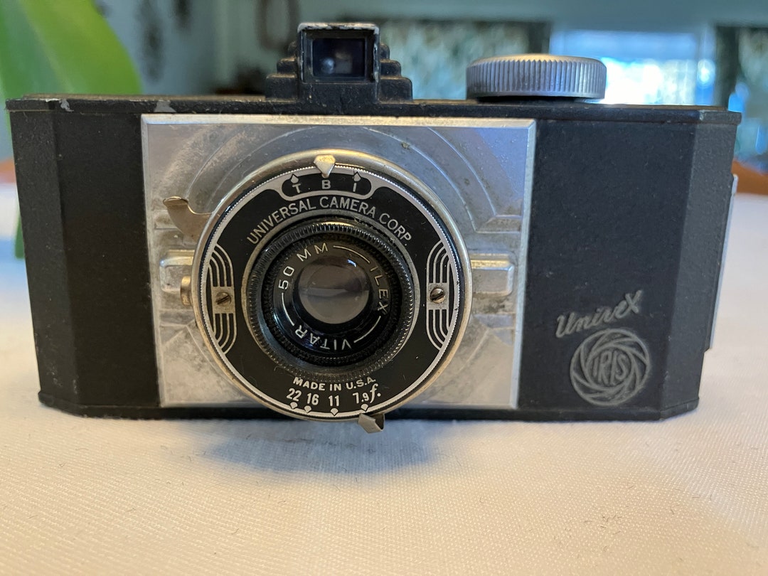 Vintage 1938 Art Deco Universal Camera Corp Univex Iris. Stuck Shutter