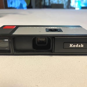 Vintage 1973 Kodak Pocket Instamatic 20  - 110 Film Cartridge Camera. Working Shutter and Advance. #3063