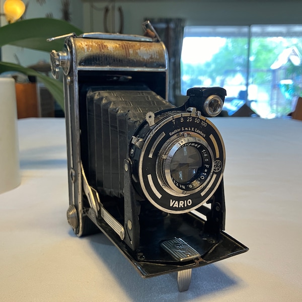 Vintage 1930-40's Unknown (Franka Werks?) Folding Film 620/120 Camera with Vario Lens.  Non-Working.  #2152