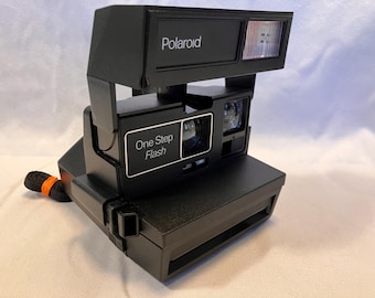 Film Tested Vintage 1980's Polaroid 600 One Step Flash.  Good Condition and Working!  #4181