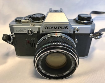 Film Tested Vintage 1979 Olympus OM 10 SLR 35mm Film Camera W/ Olympus 50mm 1:1.8 and T20 Flash, Very Good Condition. Working! #3447 OM10