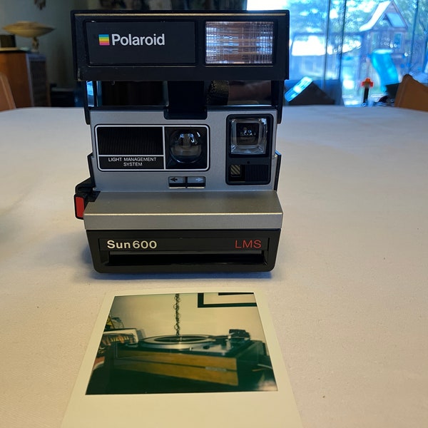 Vintage 1980's Film Tested Polaroid Sun 600 LMS with Original Instruction Manual.  Excellent Condition! #2013