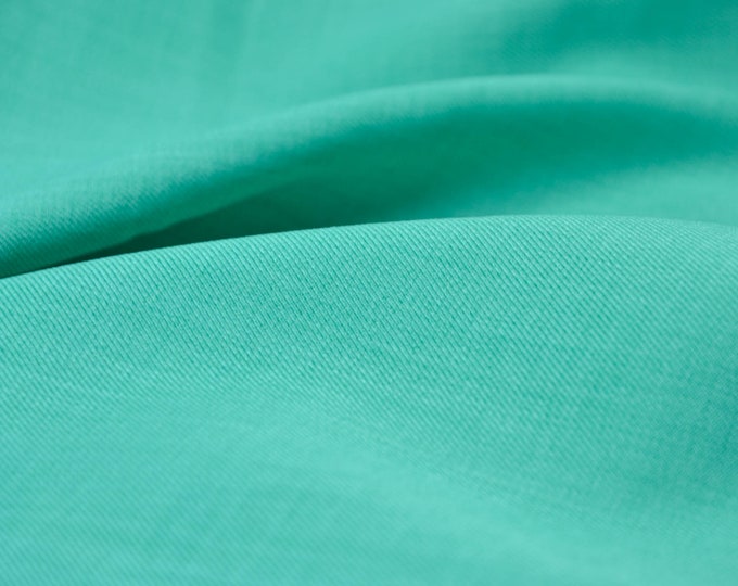 Hosenstoff Gabardine für Kostüme aus Italien in grün - 145cm breit - Stoff glatt UNI