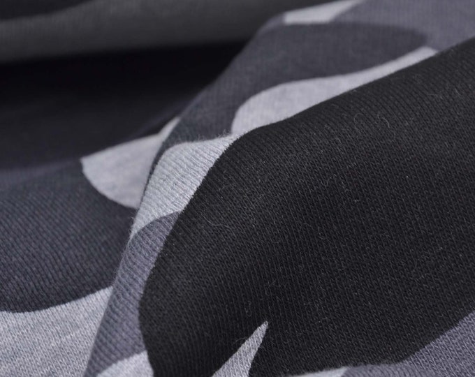 Sweatstoff aus Baumwolle mit Camouflage in hellgrau, grau, schwarz - 170cm breit - Stoff gemustert, Camouflage