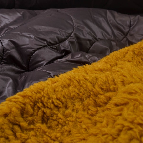 Tissu pour manteau matelassé avec peluche marron et jaune de Hilco - 140 cm de large - tissu uni lisse