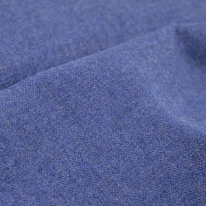 Può includere: Primo piano di un tessuto denim blu con una trama testurizzata.