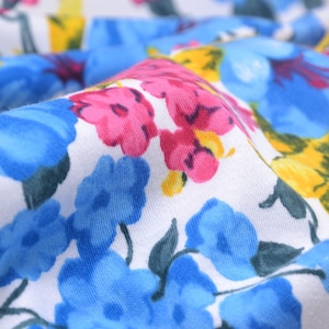 Cotton jersey fabric with flowers, hydrangeas - 125 cm wide - smooth patterned fabric