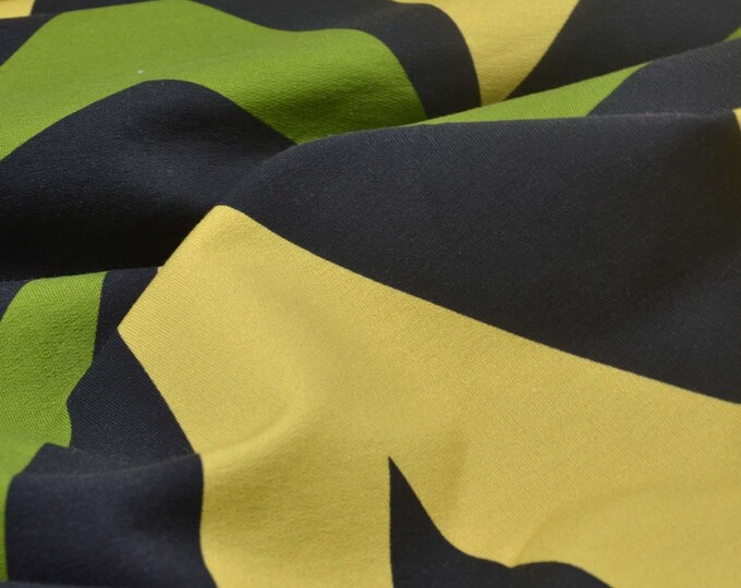 Sweatstoff in schwarz mit grün, gelben geometrischen Muster, aus Baumwolle - 160cm breit - Stoff matt, geometrische Muster