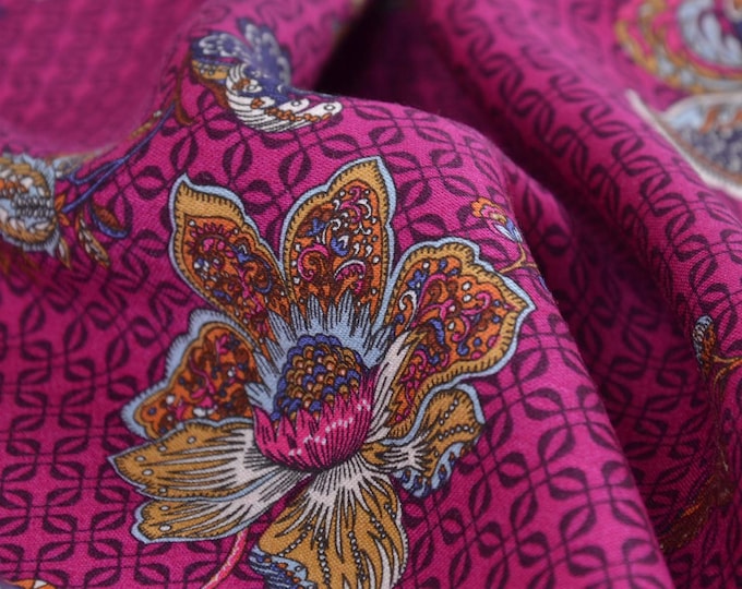 Blouse fabric made of viscose in purple with flowers, retro, slightly shiny - 145 cm wide - fabric slightly shiny, patterned