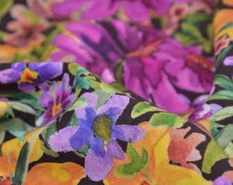 Blousestof van viscose met bloemen in paars, geel, jurken, rokken - 135 cm breed - stof glad, patroon