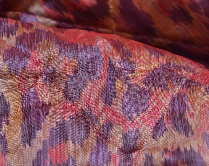 Quilted fabric patterned with leopard print in pink, purple - 140 cm wide - Fabric patterned animals