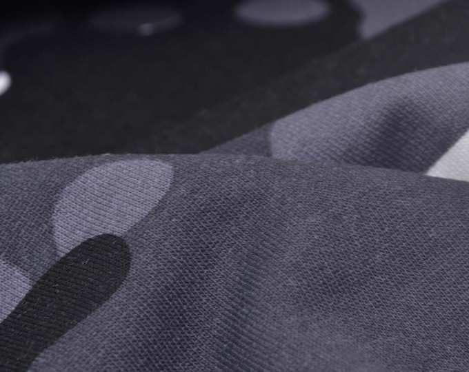 Sweatstoff aus Baumwolle mit Camouflage in grau, schwarz, weiß - 170cm breit - Stoff gemustert, Camouflage