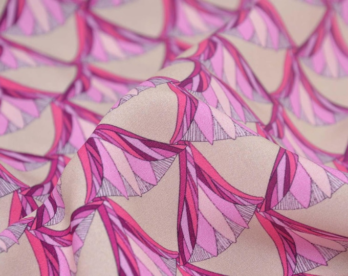 Beige viscose blouse fabric with a retro pink pattern - 140 cm wide - smooth, patterned fabric