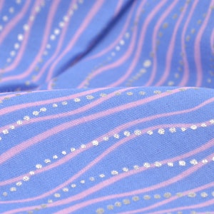 Musselin aus Baumwolle mit Wellen in rosa und silber Punkte - 140cm breit - Stoff gecrasht Streifen