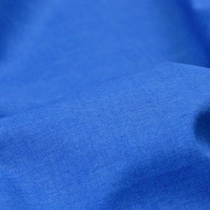 Könnte beinhalten: Nahaufnahme eines blauen Stoffes mit einer strukturierten Oberfläche.