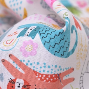 Cotton fabric for children, Makower, colorful cats, flowers, hearts - 110 cm wide - patterned fabric, animals