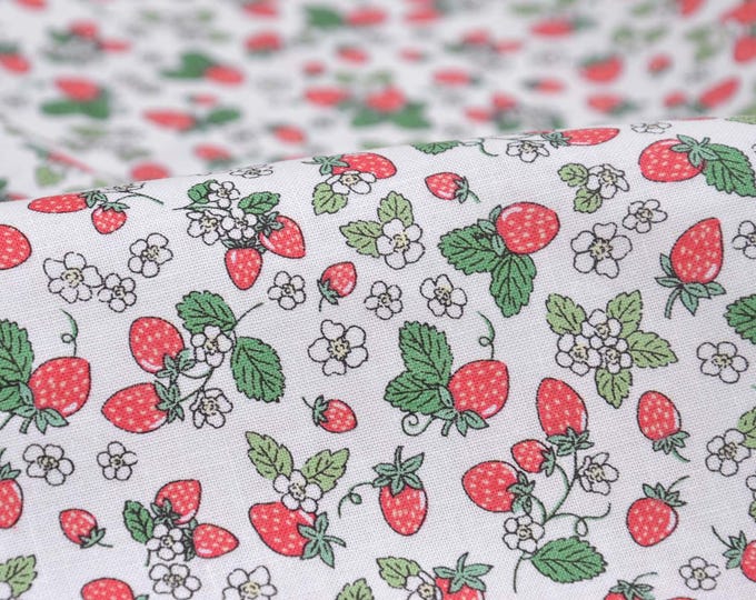 Cotton fabric printed with strawberries, flowers, red, white by Makower - 110 cm wide - smooth, patterned fabric