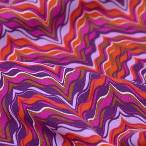 Blouse fabric made of viscose with chevron pattern in purple - 140 cm wide - patterned fabric