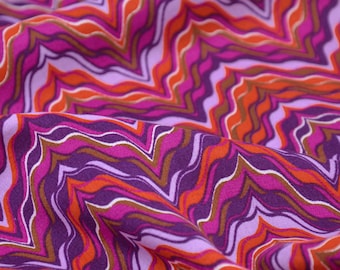 Blusenstoff aus Viskose mit Chevron Muster in lila - 140cm breit - Stoff gemustert gemustert