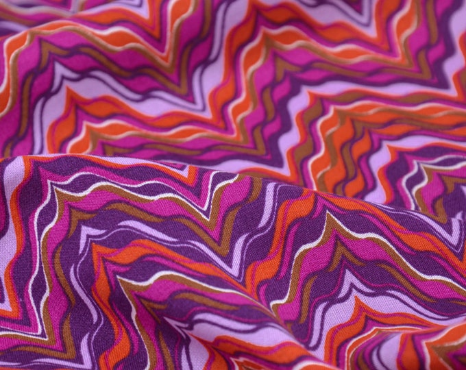 Blusenstoff aus Viskose mit Chevron Muster in lila - 140cm breit - Stoff gemustert gemustert