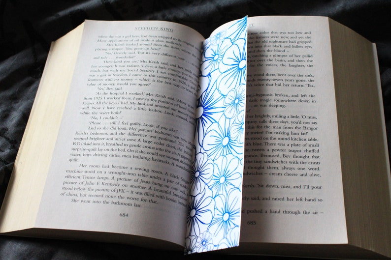 Flower Pattern Bookmark Foiled White Card Normal