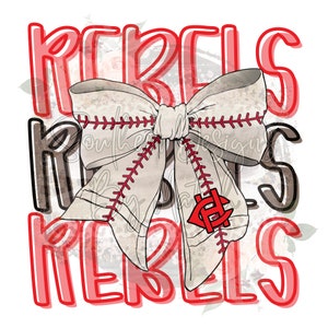 Może przedstawiać: Grafika cyfrowa z napisem "REBELS" w kolorze czerwonym, obrysowanym na biało, oraz kokardą w tematyce baseballowej. Kokarda jest beżowa z czerwonymi przeszyciami i czerwonym logo "CH", na białym tle.