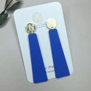 Longues boucles d'oreilles bleues minimalistes, gouttes légères en pâte polymère, bijoux bohèmes modernes
