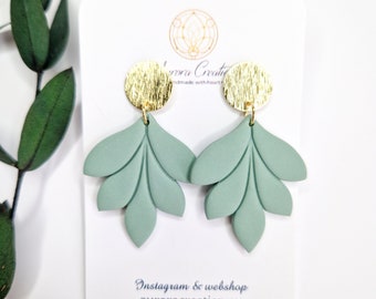 Boucle d'oreille sauge pendante boucle d'oreille en argile polymère vert sauge bijoux boucle d'oreille feuille de sauge clair boucle d'oreille Salie vert sauge boucle d'oreille femme cadeau